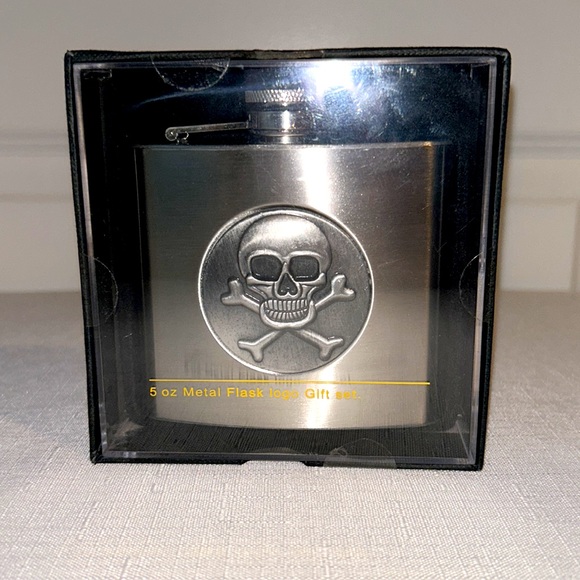 5 oz Metal Flask ☠️ Gift Set - Picture 6 of 6